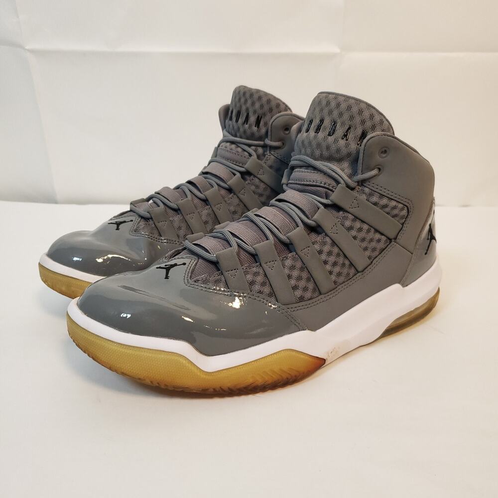 Jordan Max Aura Shoe Mens SZ 10 Cool Grey Basketball AQ9084-010
